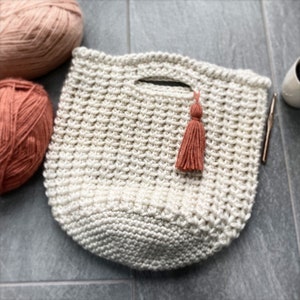 CROCHET PATTERN, The Sutton Crochet Bag in 2 Sizes, Youtube tutorial included for making the top trim, Crochet Bag Pattern, Crochet Pattern image 5