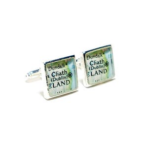 Gemelos cuadrados con mapa de viaje. Un par. Elige cualquier ciudad del mundo. Gemelos de viaje para bodas. Gemelos rústicos con mapa personalizado.