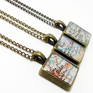 Collar con mapa cuadrado. Elige cualquier ciudad, estado o país del mundo. Un solo collar. Colgante con mapa. Regalos únicos para San Valentín. Regalo para medias navideñas.