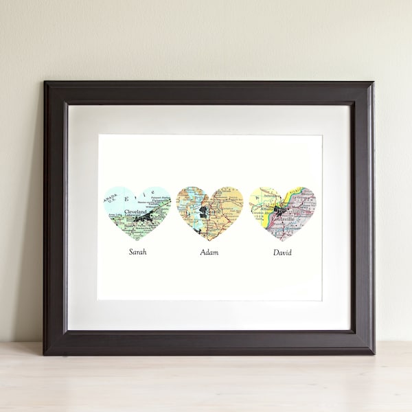 Aangepaste kaartkunstdruk met drie harten: gepersonaliseerd locatiecadeau (8 x 10 inch)