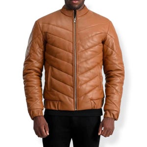 Jaqueta masculina de couro de cordeiro acolchoado bege – estilo acolchoado de couro de cordeiro legítimo feito à mão – jaqueta acolchoada leve para o inverno