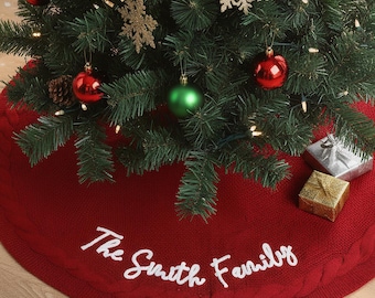 Personalisierter Weihnachtsbaum-Rock, kundenspezifische Familienname-Baum-Röcke, Weihnachtswohnkultur, handgemachtes Feiertagsdekor, Rot, Weihnachtsandenken-Geschenk