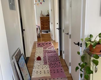 幾何学模様のモロッコ風ピンクランナーラグ、ピンクの手織り