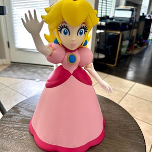 3D Printed Princess Peach Figure – Retro Gamer Collectible, Custom Size, Nintendo Fan Art, PlayCo 3D Model, Geek Decor, Made to Order