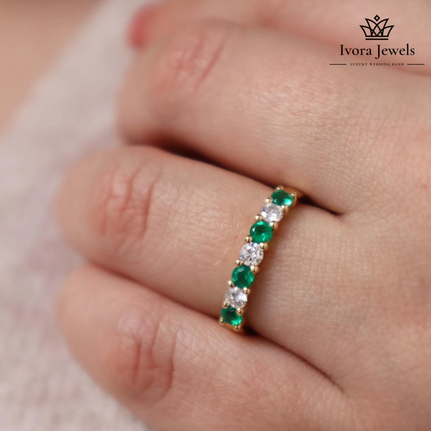 グリーンCZエタニティバンド | 925シルバーのラウンドカットハーフ