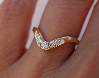Chevron Wedding Band | V Shaped Round Diamond Ring | Dainty Gold Engagement Band | Stackable Bridal Ring for Her | Elegant Minimalist Ring
