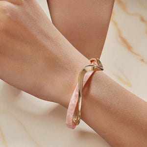Geometric Acrylic and Metal Bangle Bracelets – Modern Handmade Jewelry, 7 cm Inner Diameter