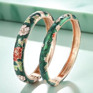 Vintage Enamel Floral Bracelet Set – Retro Boho Flower Bangles – Colorful Cottagecore Jewelry – Gift for Her