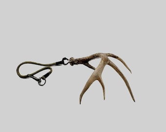 White-tailed shed rearview mirror hanger