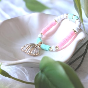 Seashell Charm Bracelet – Pink & Mint Heishi Bead Bracelet, Beachy Stretch Bracelet for Girls, Coastal Summer Jewelry, Ocean Gift