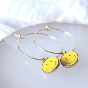 Gold Hoop Smiley Face Earrings – Enamel Happy Face Charm Earrings, Fun Dangle Earrings, Y2K Jewelry, Trendy Gold Earrings, Gift for Her
