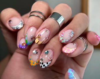 Ongles ludiques Dopamine / Ongles à carreaux colorés / Ongles à pois / French manucure zèbre / Ongles multicolores effet diamant / Ongles rétro vibrants