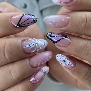 Handmade purple butterfly press-on nails, 3D flower embellished gel nails, artistic natural style women&#39;s nail art set, daily nails