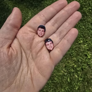 Alex Warren earrings