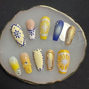Classic China Print & Lemon Press On Nails