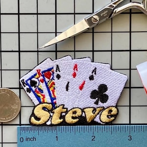 Gepersonaliseerde naampatch speelkaarten: op maat gemaakte geborduurde opstrijkappliqué
