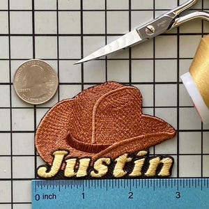 Parche de sombrero de vaquero personalizado/Nombre personalizado/Aplicación para planchar de 3&quot; (ancho) x 2 1/4&quot; (alto)/Insignia divertida/Aplicación bordada decorativa/Regalo para amantes del oeste/Rodeo
