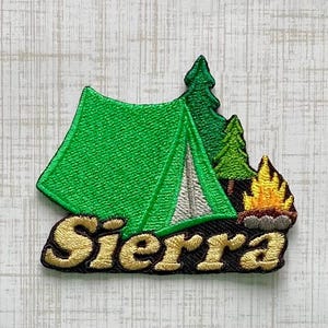 Gepersonaliseerde campingnaampatch: op maat gemaakte geborduurde opstrijkappliqué