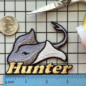 Écusson personnalisé pour nom en galuchat : applique thermocollante brodée personnalisée