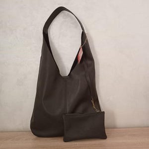 Handgefertigte Schwarze Hobo Leder Umhängetasche | Minimalistische Slouchy Hobo Tasche | Große Handtasche für jeden Tag | Weiche umweltfreundliche Tasche für Frauen