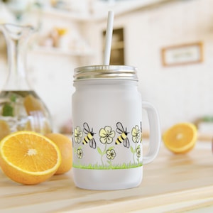 Bee-Themed Mason Jar with Straw, Cute Floral Drinkware for Summer Picnics, Garden Parties, Eco-Friendly Gifts, Honey Bee Lover Decor