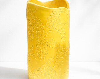 Vaso in ceramica gialla "Serelion" fatto a mano | Handmade yellow ceramic vase | Decorazione moderna in argilla bianca smaltata