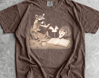 Trash Book Club T-shirt - mannen en vrouwen unisex grafisch T-shirt - vintage leesgrage shirt - wasbeer - opossum - Skunk - meme-T-shirt - boekenliefhebber Tee