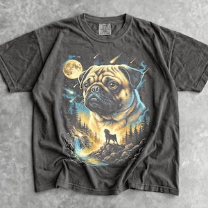 Pug Howling Moon T-Shirt - Men & Women's Unisex Graphic Tee - Vintage 90s Dog Meme Shirt - Funny Pug Mom Tee - Dumb Shirt