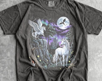 Camiseta de unicornio de fantasía de los 90 - Camiseta gráfica unisex para hombre y mujer - Camiseta vintage caprichosa - Pegaso mágico - Dragón - Camiseta de castillo medieval