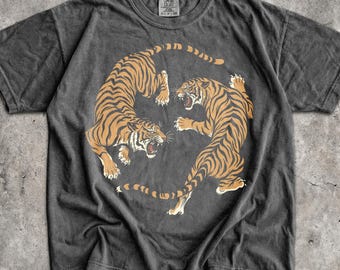2000s Tiger Fight T-Shirt - Men & Women's Unisex Graphic Tee - Vintage 90s Streetwear - Old School Big Cat Shirt - Retro Boho Grunge Shirt