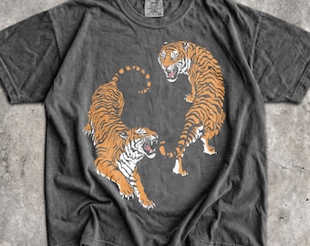 Camiseta japonesa de lucha contra el tigre - Camiseta gráfica unisex vintage para hombre y mujer - Camiseta urbana vintage de felino salvaje - Camiseta retro de los 90