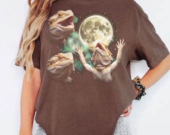 Three Bearded Dragons Moon T-Shirt - Men & Women's Unisex Graphic Tee - Vintage Funny Meme Tee - Moon Howling Shirt - Retro Unhinged Shirt