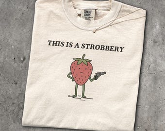 Detta är en strobbery-t-shirt - Unisex grafisk t-shirt för män och kvinnor - Ironisk mattröja - Konstig, ofärgad jordgubbströja - Rolig fruktmeme-topp