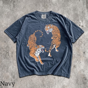 Japanese Tiger Fight T-Shirt - Vintage Men & Women's Unisex Graphic Tee - Vintage Wild Cat Streetwear Shirt - Retro 90s Throwback Shirt Navy
