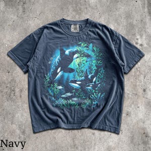 90s Orca T-Shirt - Men & Women's Unisex Graphic Tee - Vintage Killer Whale Shirt - Ocean Wildlife Shirt - Retro Aesthetic Sea Animals Top Navy