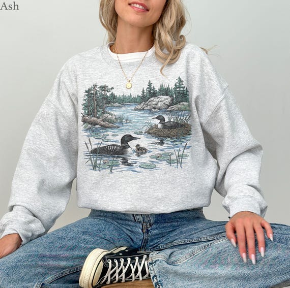 90s Loon Sweatshirt - Unisex Men & Women's Graphic Sweater - Vintage Habitat Crewneck - Retro Wildlife Pullover - Nature Lover Sweater