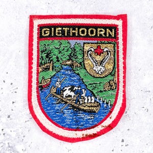 Vintage Giethoorn-tygmärke • Holländsk kanalby Nederländsk souvenir • Påsydd färgad