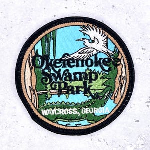Parche antiguo del Parque del Pantano de Okefenokee • Recuerdo de la garza de Georgia y el caimán • Para planchar