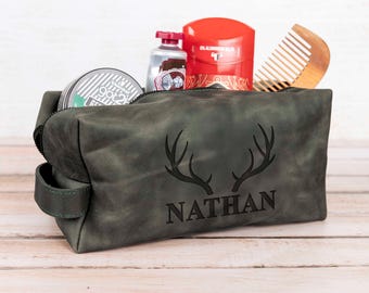 Deer Hunter Gift, Custom Hunting Gift, Mens Leather Toiletry Bag, Deer Hunting Monogram Gift, Deer Hunting Gift for Him, Perfect Outdoorsman
