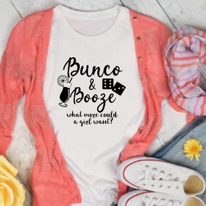 Bunco et Booze Que pourrait-il vouloir de plus ? T-shirt Unisex tee t-shirt Bunco Night Girls chemise de soirée, Bunco Group cadeau, Bunco Prize,