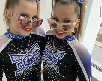 Coleta recta de 30 cm con cordón para animadoras: pelo sintético suave, aspecto natural y resistente a los enredos.