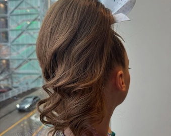 Cola de caballo ondulada y rizada de animadora, 14" de tejido sintético con cordón ajustable.