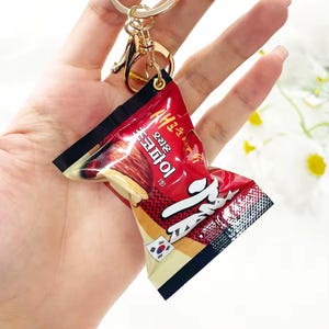 Korean Snack Keychain - Chocopie Orion / K-Pop & K-Drama Food, backpack charm, keyring