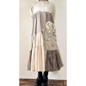 Aardekleurige maxi-jurk met patchwork en kraag | Geüpcycled boho cottagecore, unieke gelaagde jurk