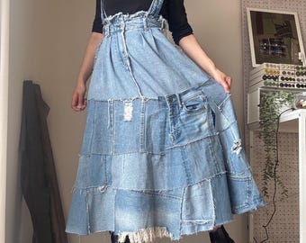 AUSVERKAUFT Hellblauer Jeans Rock – Upcycling Patchwork Kleid mit abnehmbaren Trägern | Handgefertigtes Unikat