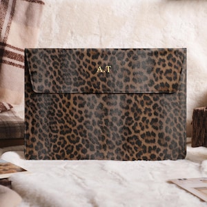 Personligt retro leopardmönstrat läderfodral för laptop, anpassat läderfodral med bokstäver för MacBook Air och Pro 11 13 15 tum, stativfodral för laptop