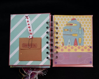 Junk Journal- Junque journal-MINI - SMASH book- Doodling spot- Autograph - Picture album- OOAK (1)