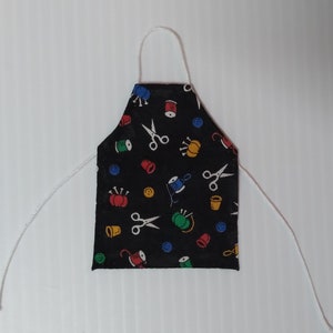 Choice of aprons 1 12 and 1 24 doll clothes image 6