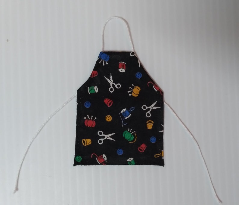 Choice of aprons 1 12 and 1 24 doll clothes image 6