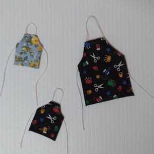 Choice of aprons 1 12 and 1 24 doll clothes image 7